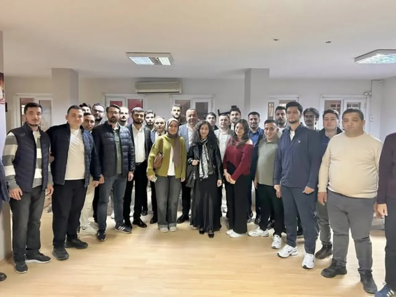 İYİ Partili Adnan Beker, İstanbul'daki Yozgatlı Gençler Derneği'ni Ziyaret Etti İYİ Partili Adnan Beker, İstanbul'daki Yozgatlı Gençler Derneği'ni Ziyaret Etti