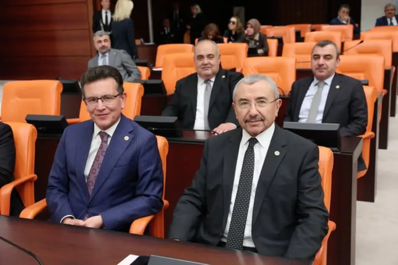 AK Parti Antalya Milletvekili Atay Uslu, Meclis Çalışmalarını Sürdürüyor AK Parti Antalya Milletvekili Atay Uslu, Meclis Çalışmalarını Sürdürüyor