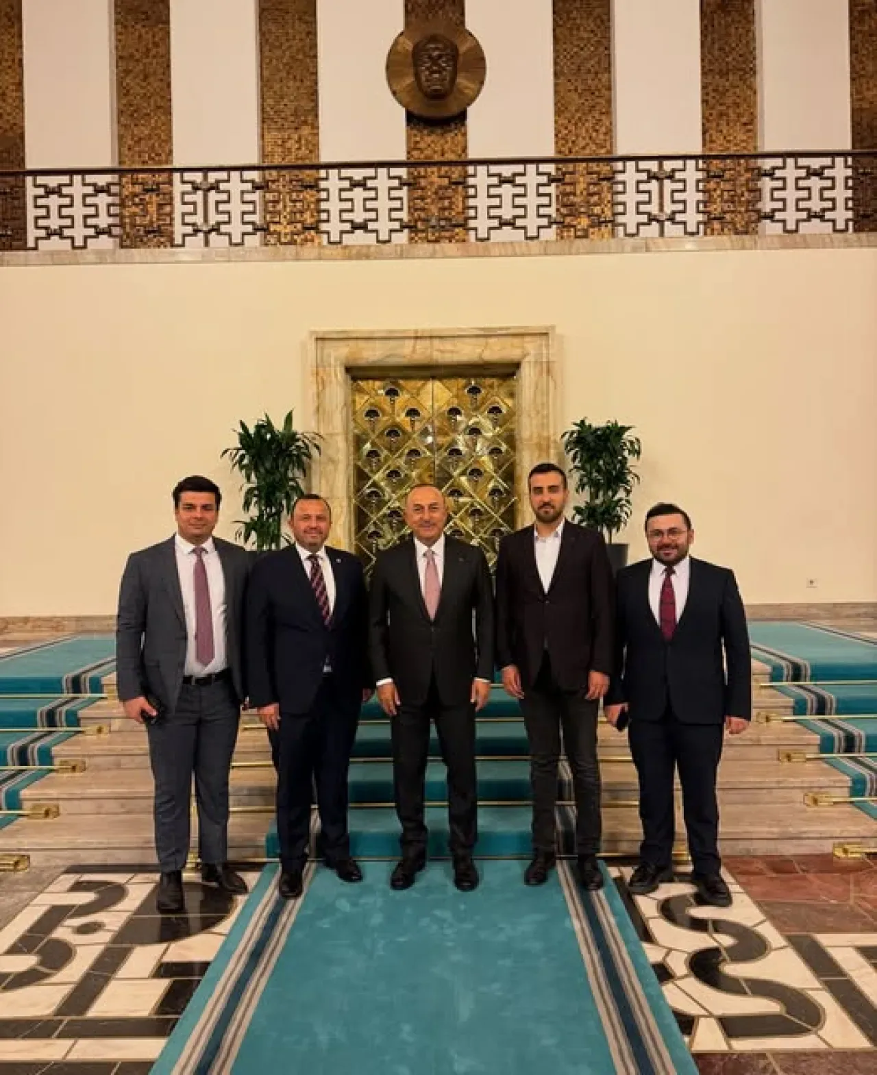 Antalya Milletvekili İbrahim Ethem Taş, Mevlüt Çavuşoğlu ile Gençleri Buluşturdu Antalya Milletvekili İbrahim Ethem Taş, Mevlüt Çavuşoğlu ile Gençleri Buluşturdu