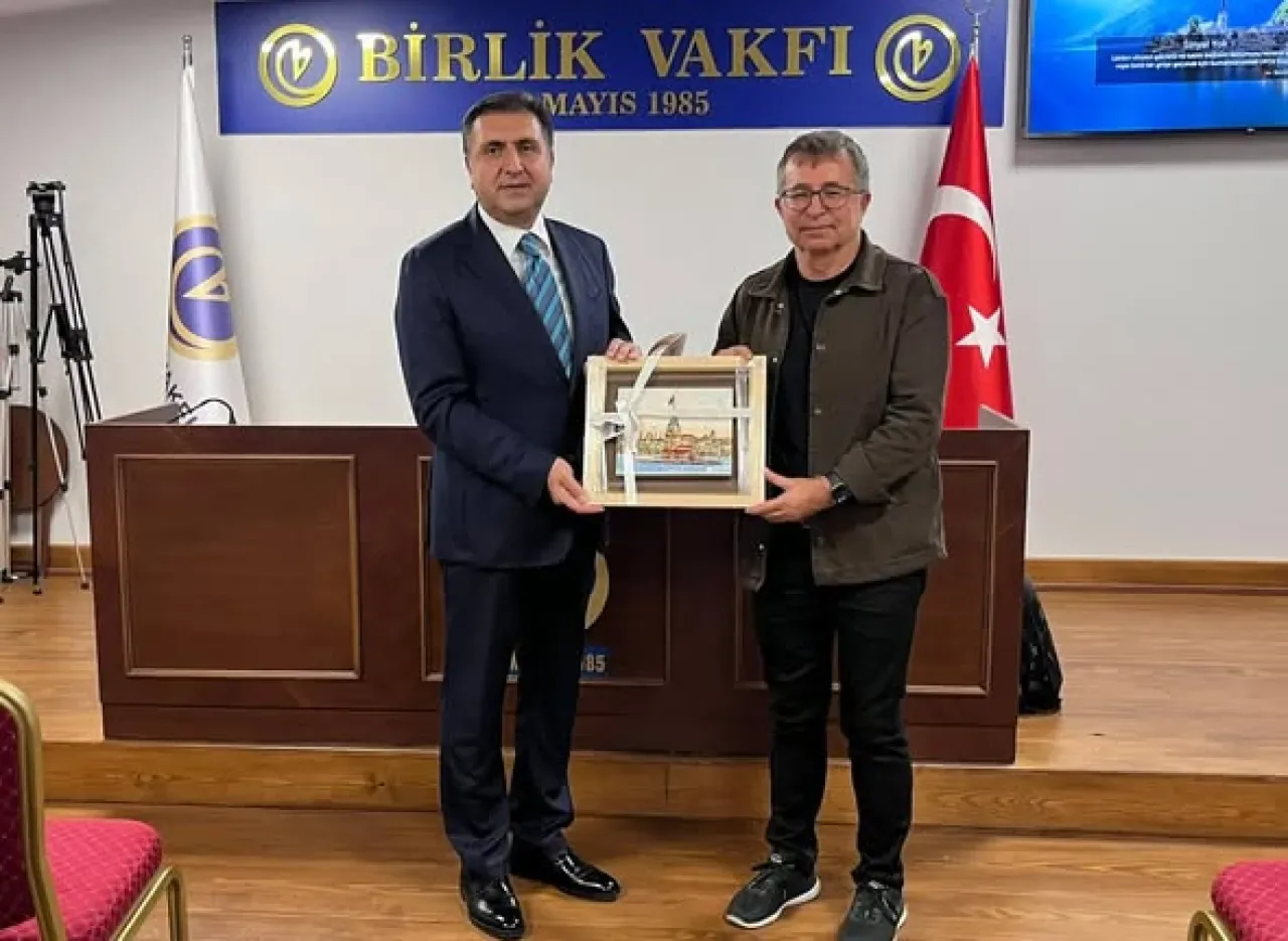 Tarihyazımının Dekolonizasyonu: Hakikatin Hafızasıyla Yeni Bir Bakış Tarihyazımının Dekolonizasyonu: Hakikatin Hafızasıyla Yeni Bir Bakış