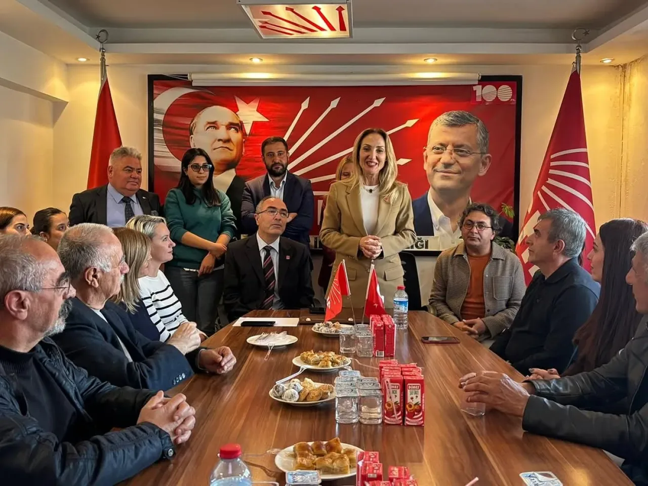 CHP Genel Başkan Yardımcısı Aylin Nazlıaka, Gölbaşı'nda İlçe Başkanlığını Ziyaret Etti CHP Genel Başkan Yardımcısı Aylin Nazlıaka, Gölbaşı'nda İlçe Başkanlığını Ziyaret Etti