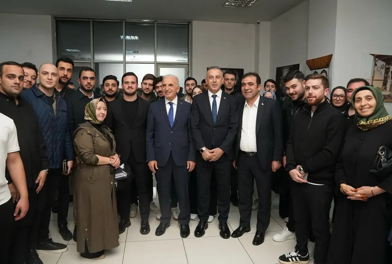 Ümraniye Belediye Başkanı İsmet Yıldırım, Daraltılmış Danışma Meclisi Toplantısını Gerçekleştirdi Ümraniye Belediye Başkanı İsmet Yıldırım, Daraltılmış Danışma Meclisi Toplantısını Gerçekleştirdi