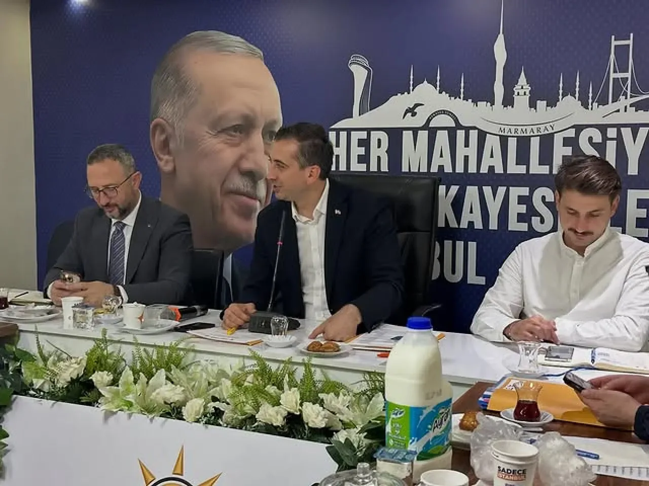 AK Parti Şişli İlçe Yönetim Kurulu, Yavuz Aksoy'un Katılımıyla Toplantı Gerçekleştirdi AK Parti Şişli İlçe Yönetim Kurulu, Yavuz Aksoy'un Katılımıyla Toplantı Gerçekleştirdi