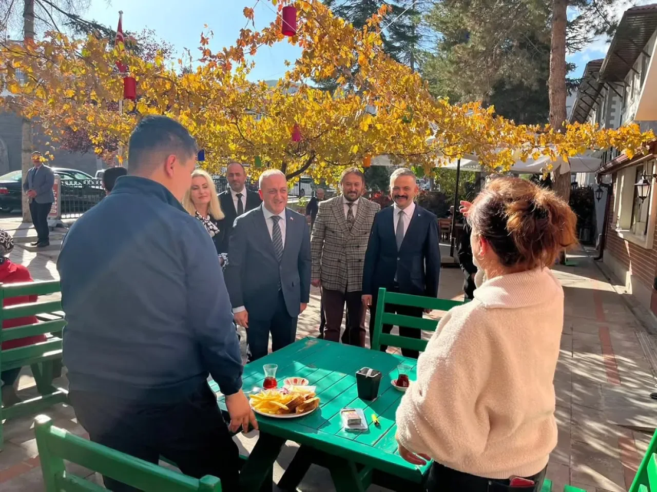 MHP Kızılcahamam'da "Derdiniz Derdimizdir" Programı ile Esnaf Ziyaretleri Gerçekleştirdi MHP Kızılcahamam'da "Derdiniz Derdimizdir" Programı ile Esnaf Ziyaretleri Gerçekleştirdi