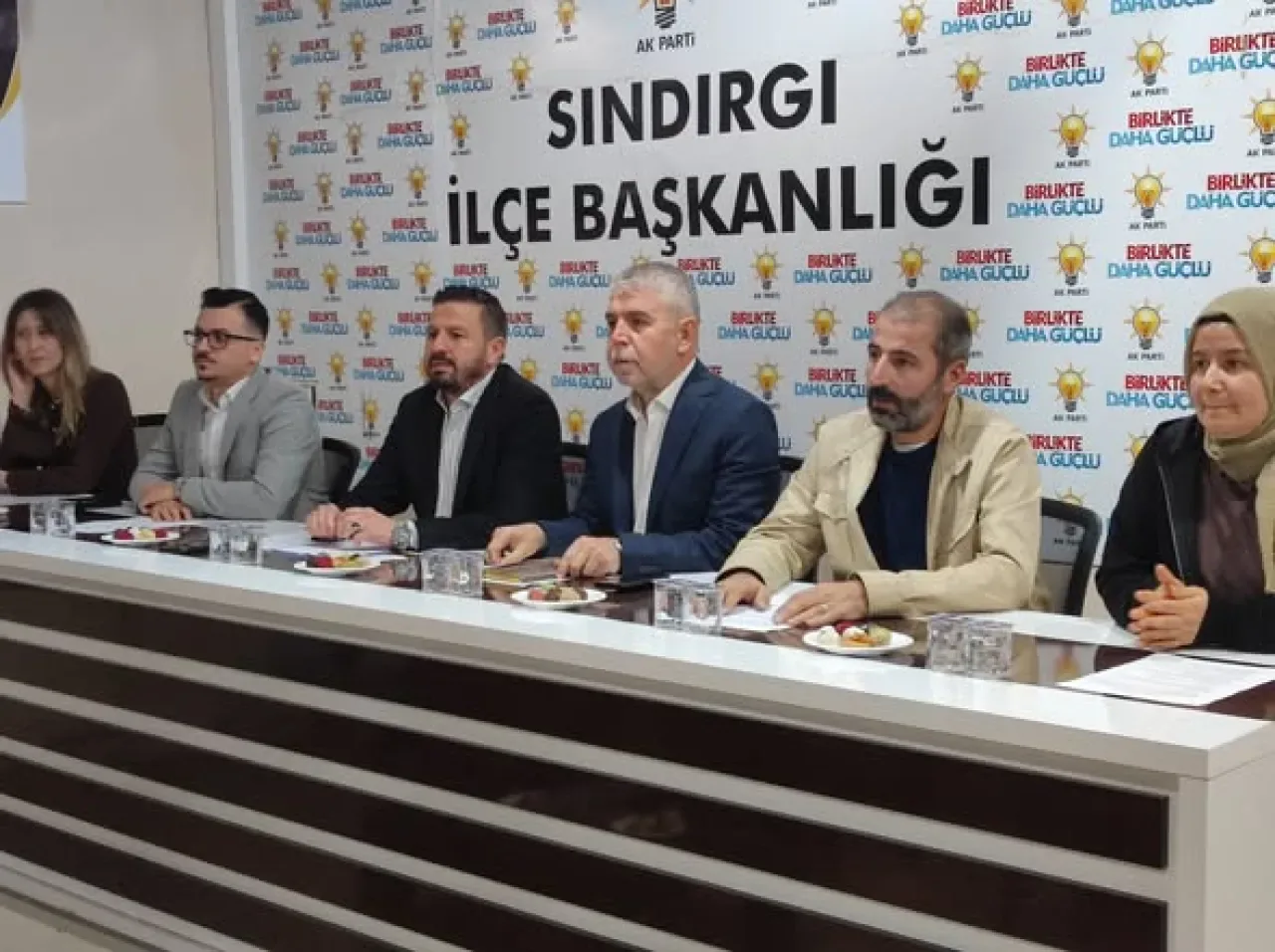 AK Parti Sındırgı'da Deprem Sonrası Çalışmaları Değerlendirdi AK Parti Sındırgı'da Deprem Sonrası Çalışmaları Değerlendirdi
