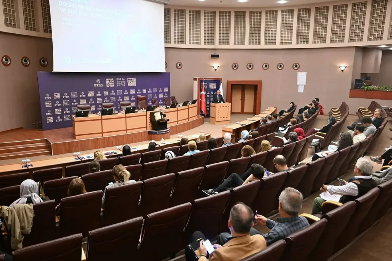 Bursa'da E-İhracat ve KDV İade Süreçleri Masaya Yatırıldı Bursa'da E-İhracat ve KDV İade Süreçleri Masaya Yatırıldı