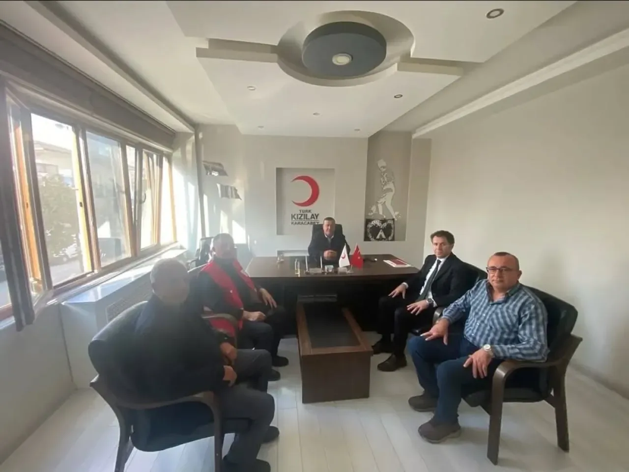 Karacabey İlçe Milli Eğitim Müdürü, Kızılay Haftası'nda Temsilciliği Ziyaret Etti Karacabey İlçe Milli Eğitim Müdürü, Kızılay Haftası'nda Temsilciliği Ziyaret Etti