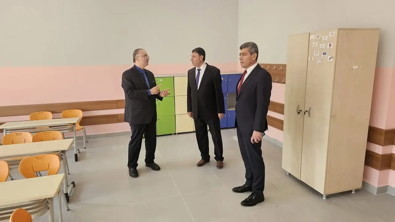 Ataşehir'de Yeni Sakarya İlkokulu'nun İnşaatında Son Durum Değerlendirildi Ataşehir'de Yeni Sakarya İlkokulu'nun İnşaatında Son Durum Değerlendirildi