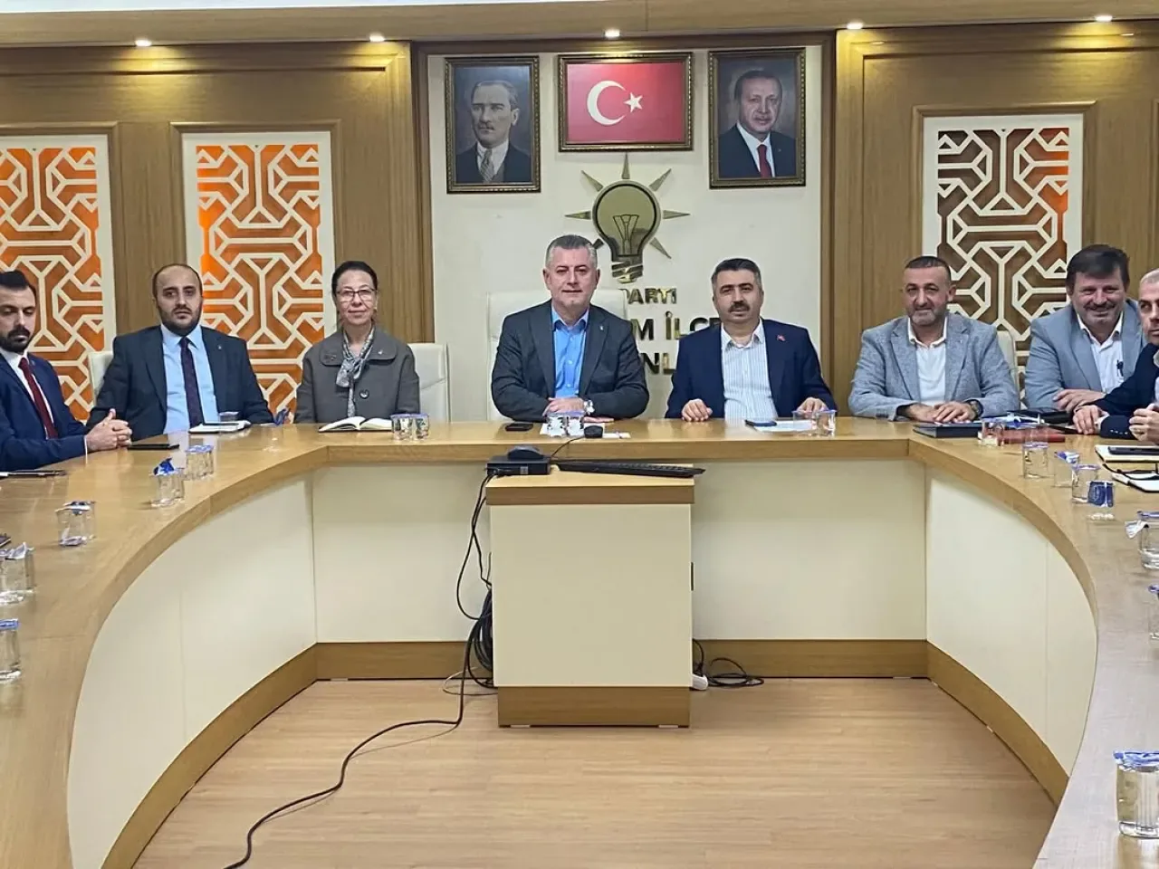 Yıldırım Belediye Başkanı Oktay Yılmaz, AK Parti İlçe Teşkilatına Teşekkür Etti Yıldırım Belediye Başkanı Oktay Yılmaz, AK Parti İlçe Teşkilatına Teşekkür Etti