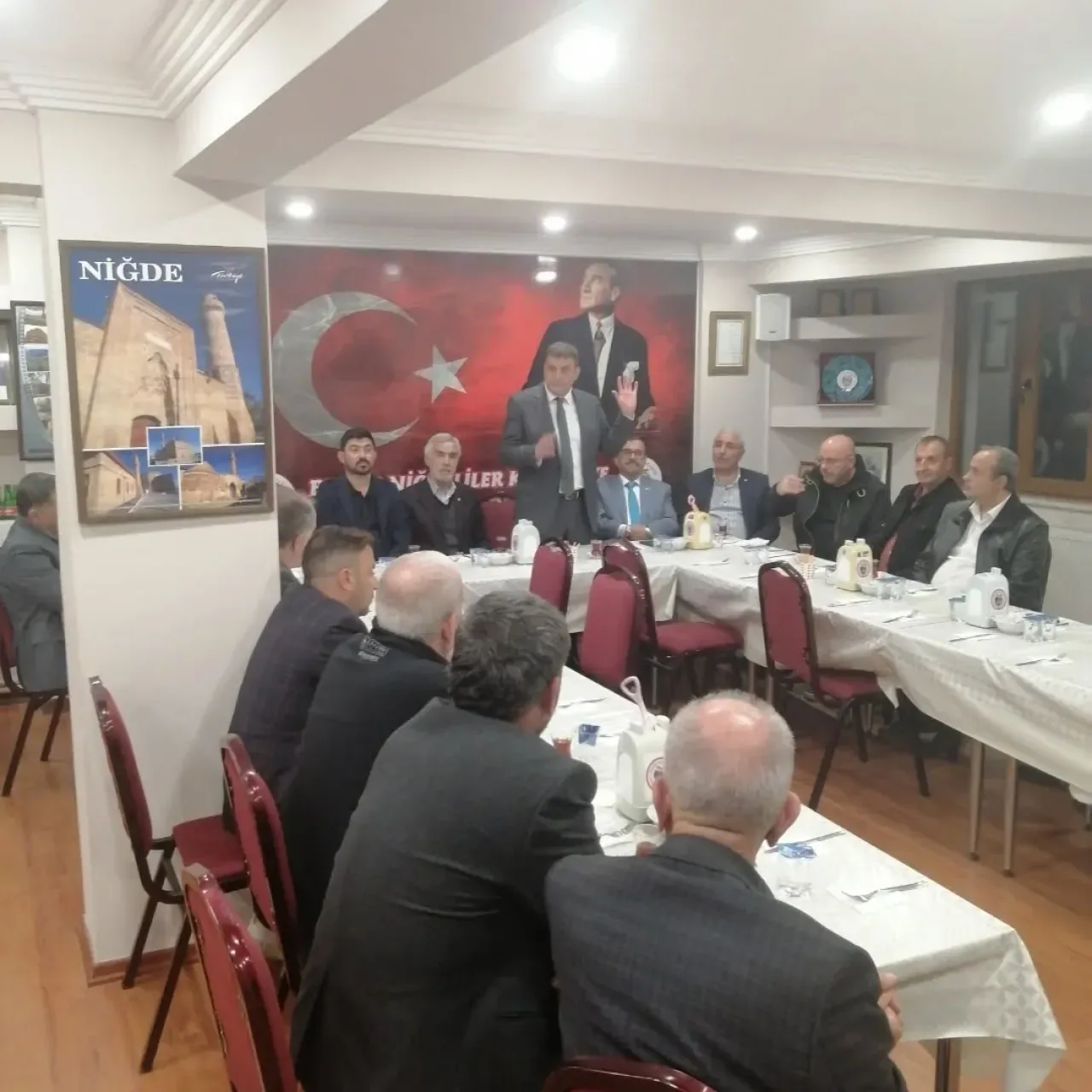 MHP Bursa İl Başkanlığı Bursa Niğdeliler Derneği'ni Ziyaret Etti MHP Bursa İl Başkanlığı Bursa Niğdeliler Derneği'ni Ziyaret Etti