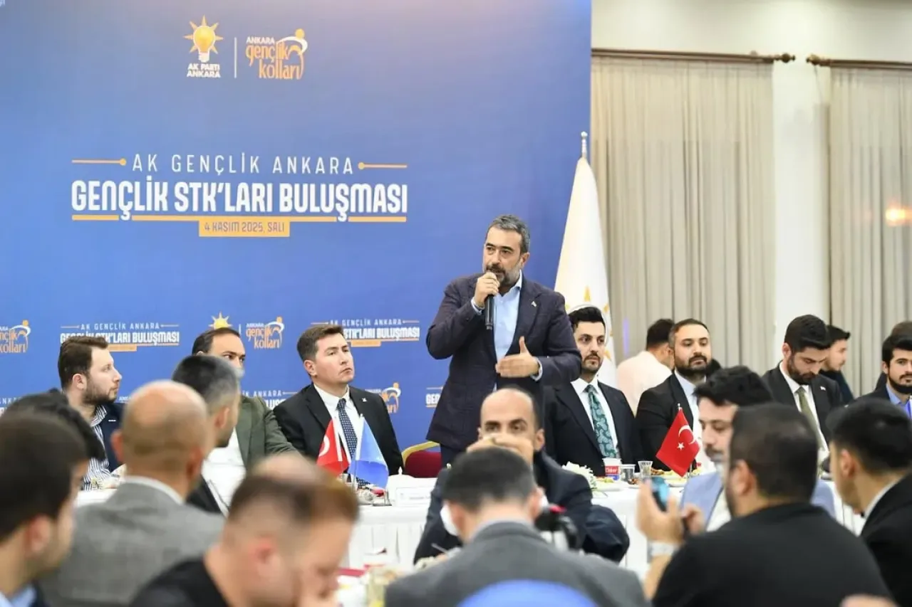 AK Parti Ankara'da Gençlik STK'ları ile Buluşma Gerçekleştirdi AK Parti Ankara'da Gençlik STK'ları ile Buluşma Gerçekleştirdi
