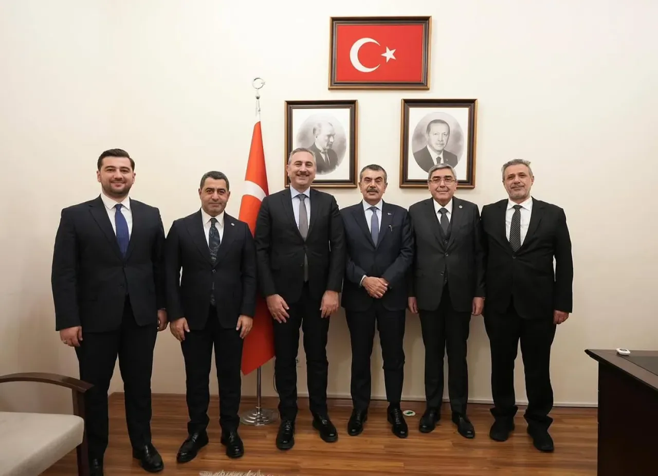 AK Parti Gaziantep Milletvekillerinden Milli Eğitim Bakanı Tekin'e Ziyaret AK Parti Gaziantep Milletvekillerinden Milli Eğitim Bakanı Tekin'e Ziyaret