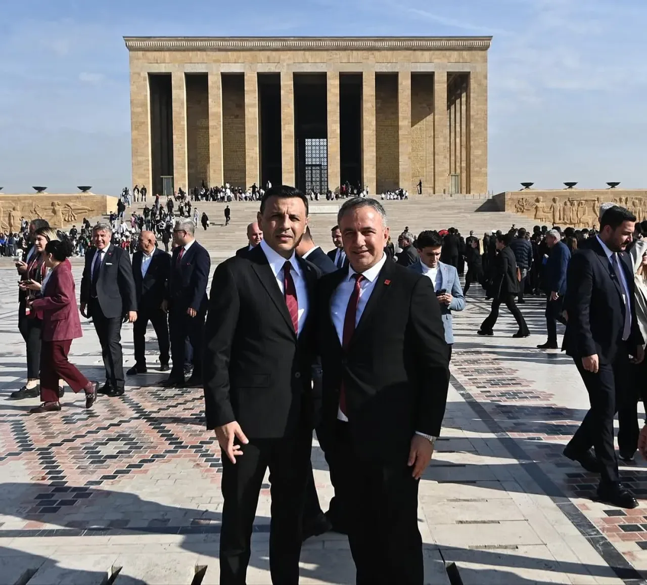Ali Gökmen ve İBB Meclis Üyesi, Anıtkabir'de Atatürk'ü Andı Ali Gökmen ve İBB Meclis Üyesi, Anıtkabir'de Atatürk'ü Andı