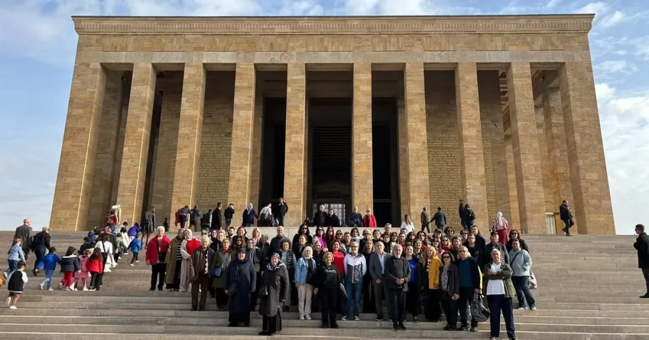 Maltepe Belediyesi Vatandaşlarla Anıtkabir'de Atatürk'ü Andı Maltepe Belediyesi Vatandaşlarla Anıtkabir'de Atatürk'ü Andı