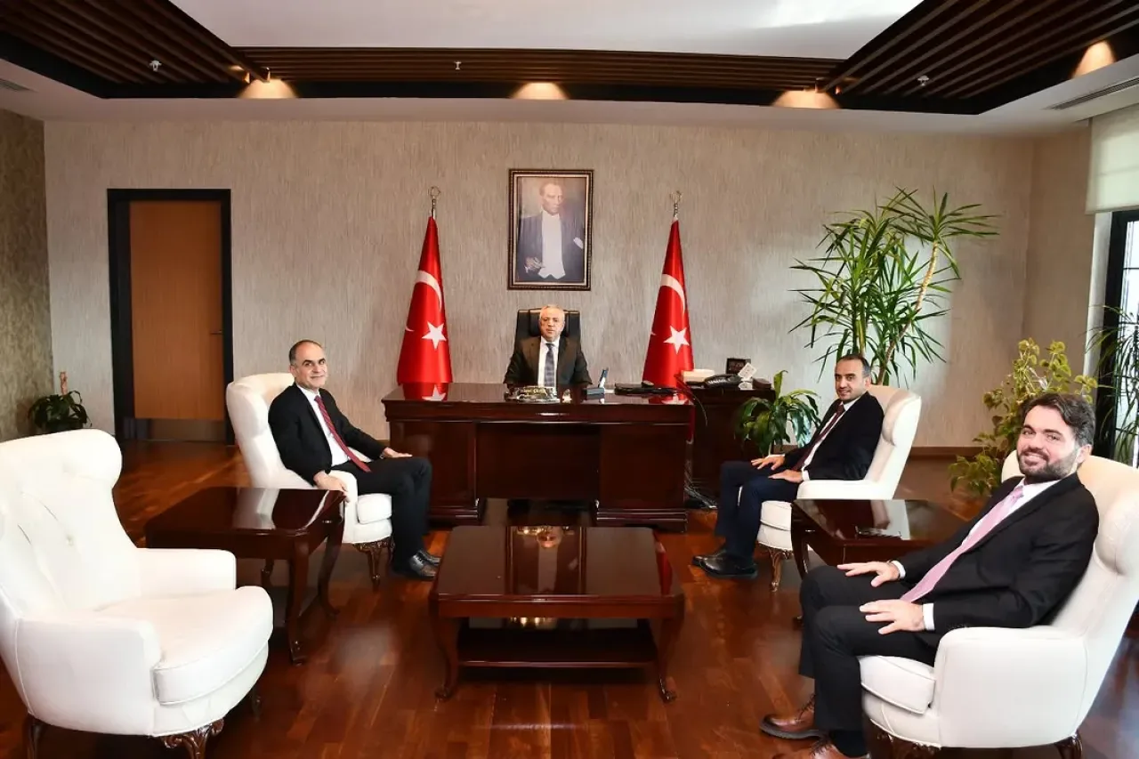 Eğitim ve İş Dünyası Temsilcileri Çekmeköy Kaymakamı'nı Ziyaret Etti Eğitim ve İş Dünyası Temsilcileri Çekmeköy Kaymakamı'nı Ziyaret Etti