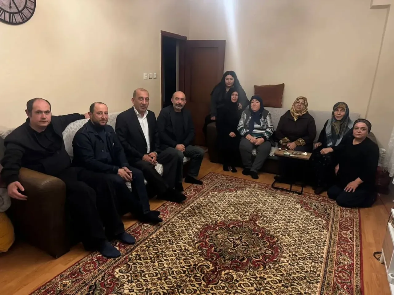 MHP'den Avcılar'da Aile Ziyareti MHP'den Avcılar'da Aile Ziyareti