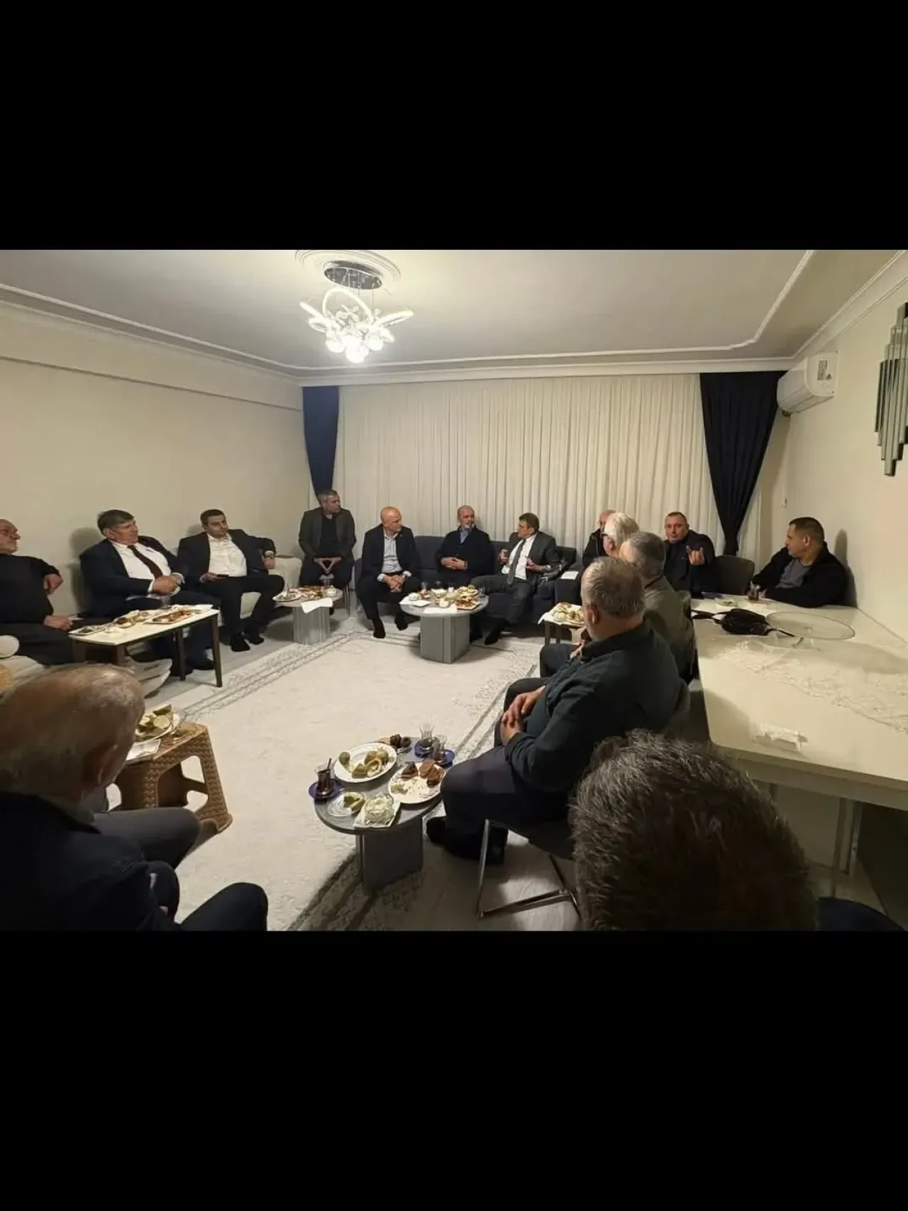 MHP'li Siyasetçiler Vatandaşla Buluştu MHP'li Siyasetçiler Vatandaşla Buluştu