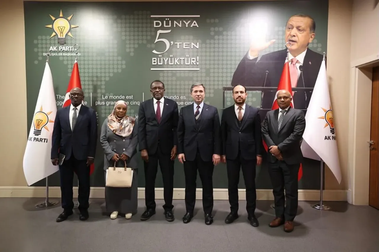 Sudan'daki İç Savaş ve İnsani Kriz Ankara'da Görüşüldü Sudan'daki İç Savaş ve İnsani Kriz Ankara'da Görüşüldü