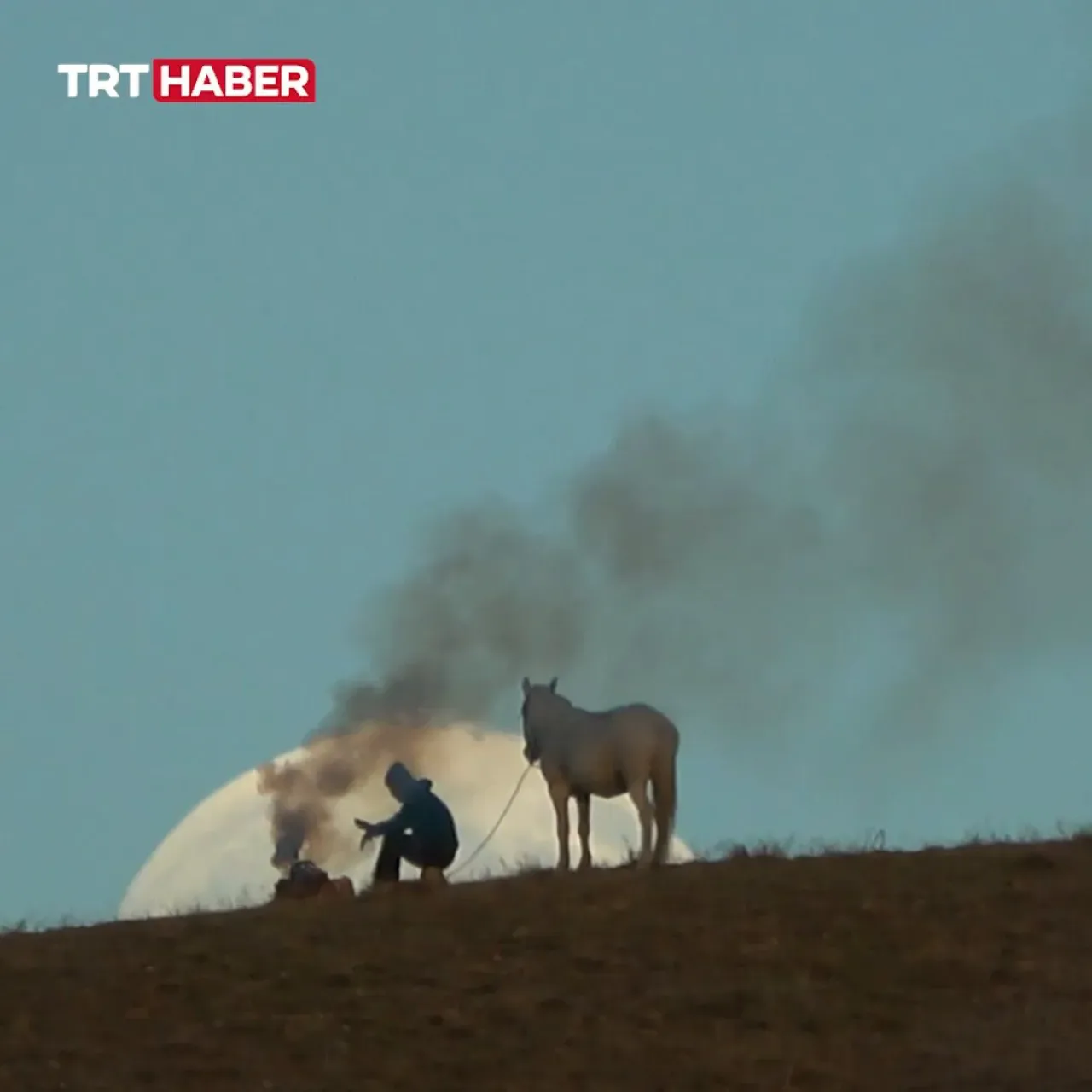 Van Gölü'nde Etkileyici Dolunay Manzarası Van Gölü'nde Etkileyici Dolunay Manzarası