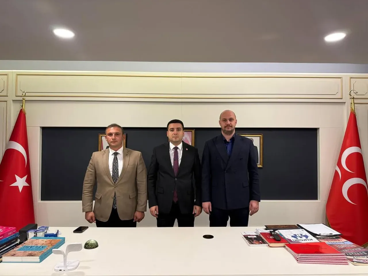 MHP'de Maltepe İlçe Başkanı Aykut Doğan'a Hayırlı Olsun Ziyareti MHP'de Maltepe İlçe Başkanı Aykut Doğan'a Hayırlı Olsun Ziyareti