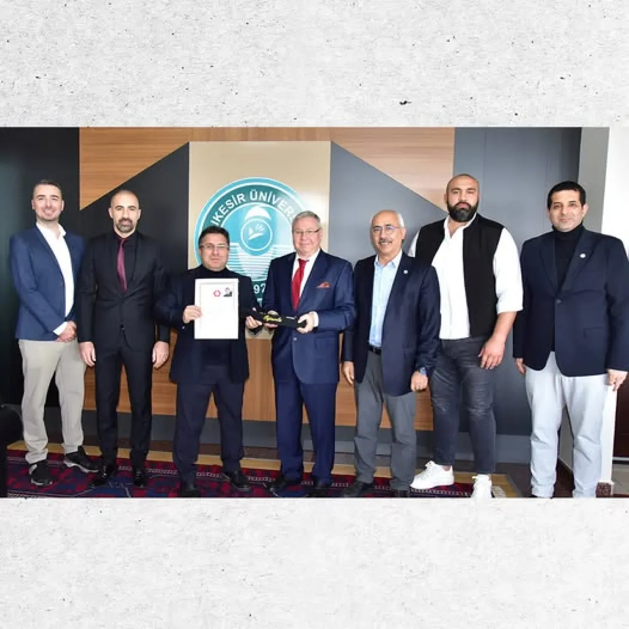 Balıkesir Üniversitesi Rektörü'ne Judo Federasyonu'ndan Onur Diploması Balıkesir Üniversitesi Rektörü'ne Judo Federasyonu'ndan Onur Diploması