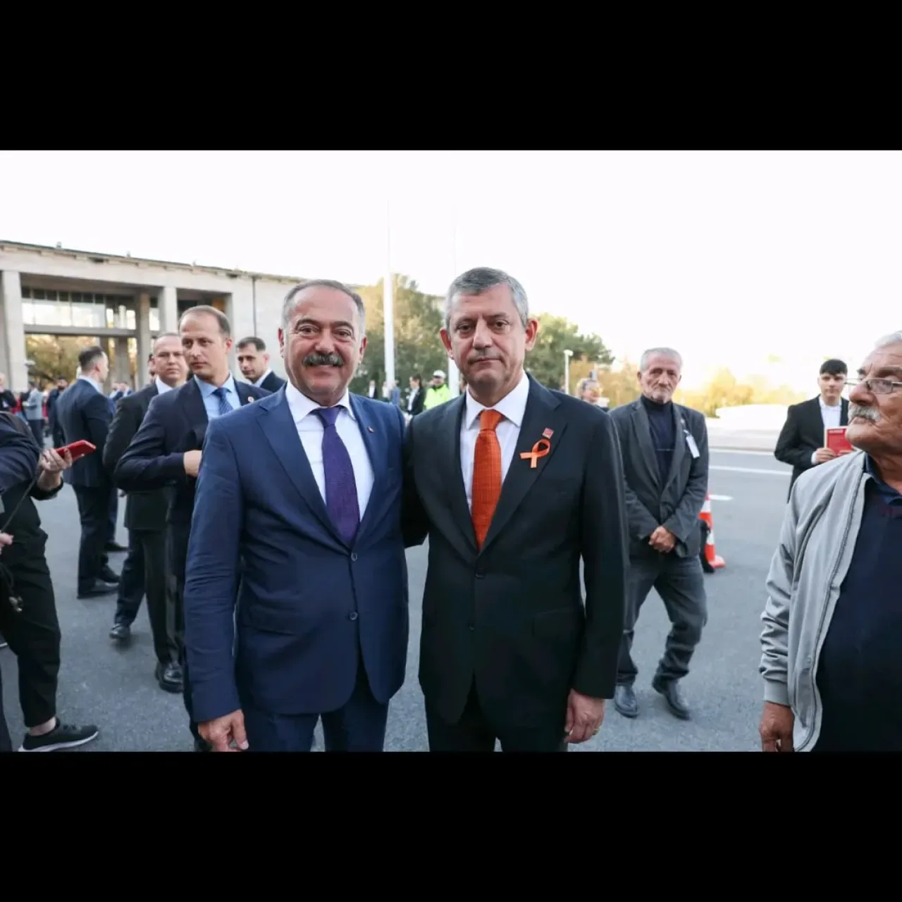CHP Ayaş İlçe Başkanı Fatih Öztürk, TBMM'de Özgür Özel ile Görüştü CHP Ayaş İlçe Başkanı Fatih Öztürk, TBMM'de Özgür Özel ile Görüştü