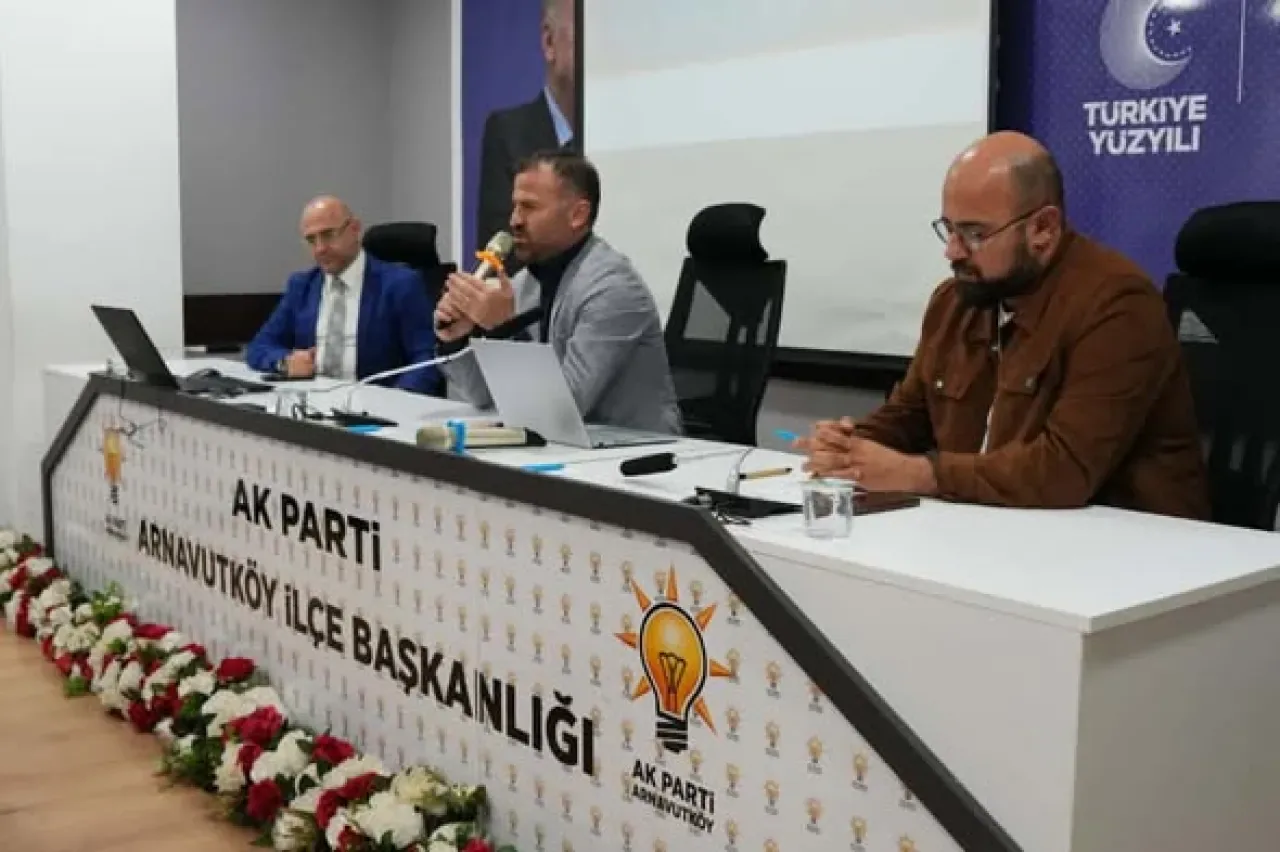 AK Parti Arnavutköy İlçe Teşkilatı, Yol Haritasını Belirlemek İçin Toplantıda Bir Araya Geldi AK Parti Arnavutköy İlçe Teşkilatı, Yol Haritasını Belirlemek İçin Toplantıda Bir Araya Geldi
