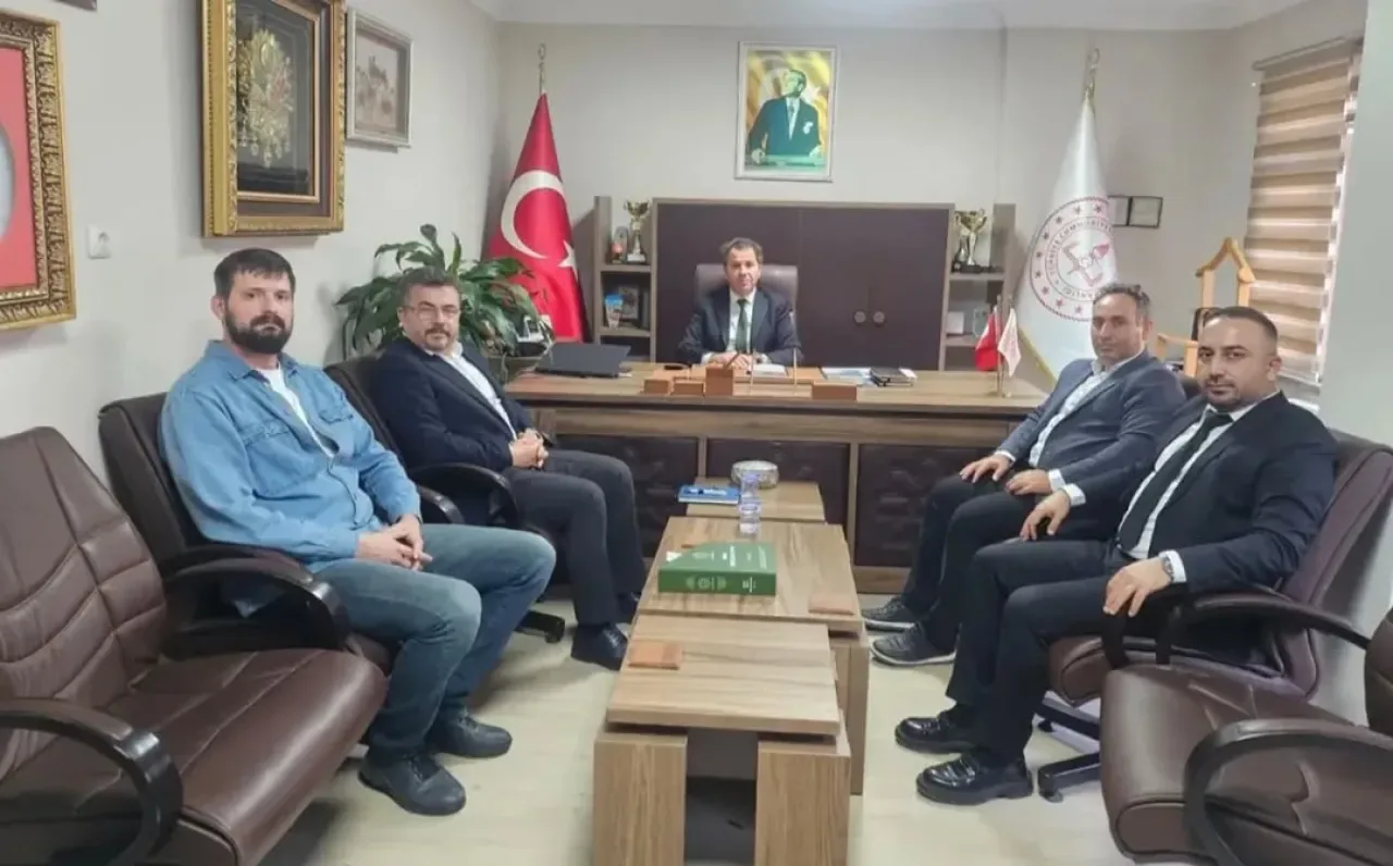 Eğitimciler Birliği Sendikası Bursa Temsilcileri Karacabey İlçe Milli Eğitim Müdürü'nü Ziyaret Etti Eğitimciler Birliği Sendikası Bursa Temsilcileri Karacabey İlçe Milli Eğitim Müdürü'nü Ziyaret Etti