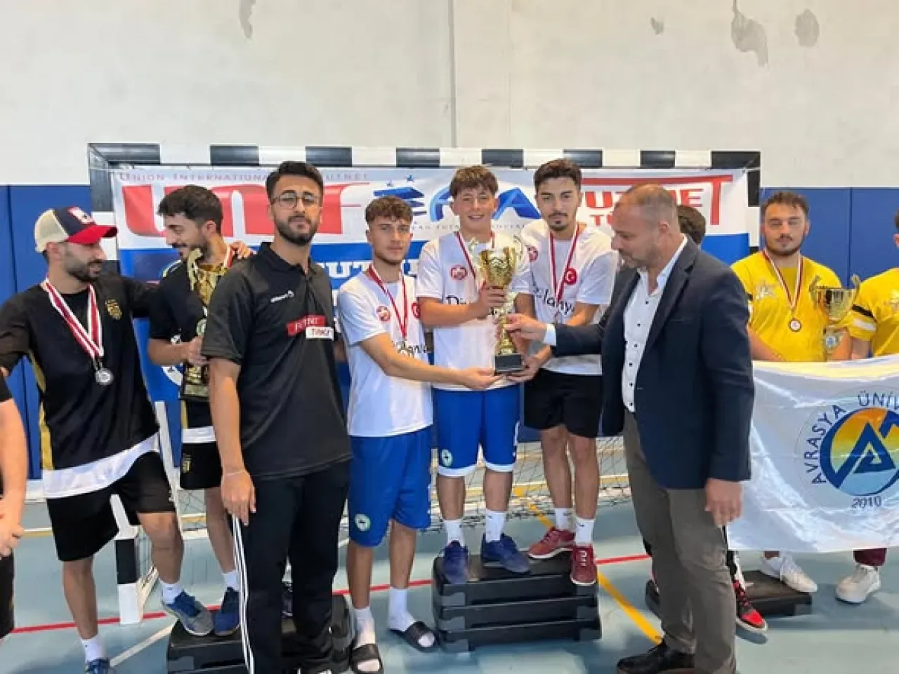 Alanya Belediyespor, Ayak Tenisi Ligi'nde Liderliğini Sürdürüyor Alanya Belediyespor, Ayak Tenisi Ligi'nde Liderliğini Sürdürüyor