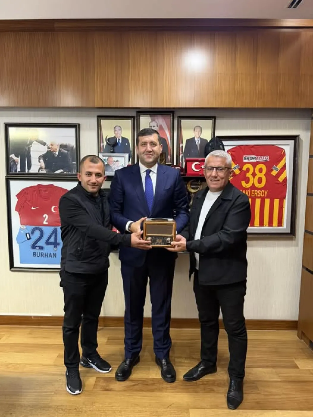 MHP'li Baki Ersoy'dan Sendika Temsilcilerini Kabulü MHP'li Baki Ersoy'dan Sendika Temsilcilerini Kabulü