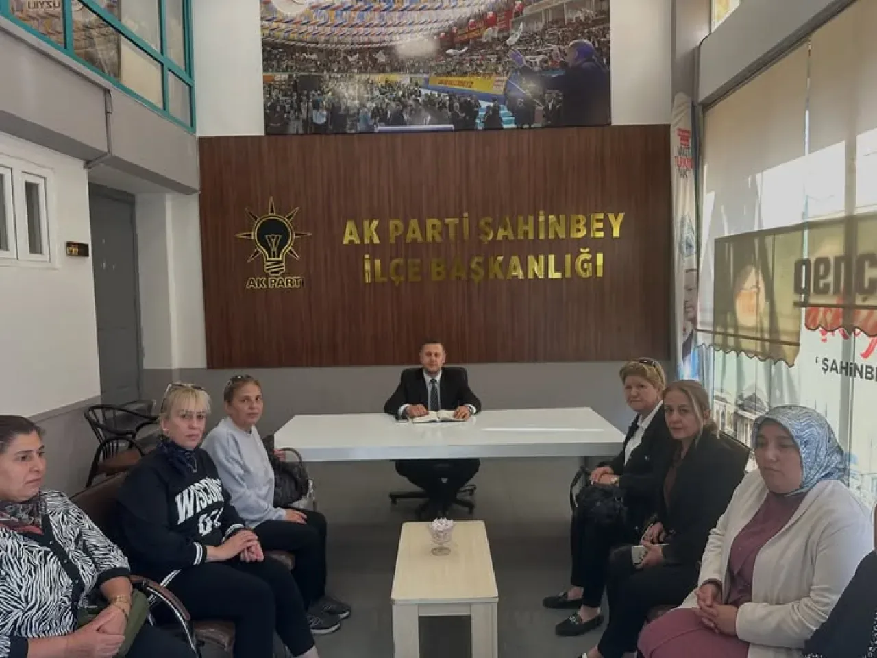 AK Parti Şahinbey İlçe Teşkilatı Vatandaşlarla Buluşuyor AK Parti Şahinbey İlçe Teşkilatı Vatandaşlarla Buluşuyor