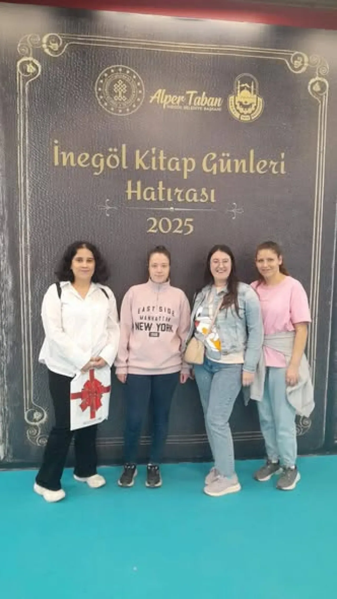 Bursa'da Engelsiz Yaşam Merkezi Sakinleri Kitap Fuarlarını Ziyaret Etti Bursa'da Engelsiz Yaşam Merkezi Sakinleri Kitap Fuarlarını Ziyaret Etti
