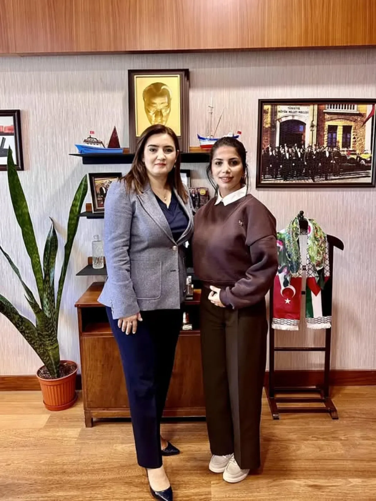 CHP'li Erdan Kılıç, Meclis'te Azerbaycanlı Doktora Öğrencisini Ağırladı CHP'li Erdan Kılıç, Meclis'te Azerbaycanlı Doktora Öğrencisini Ağırladı