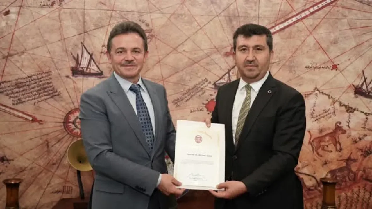 ASBÜ Rektörü Prof. Dr. Musa Kazım Arıcan'dan İlahiyat Fakültesi Dekanı'na Hayırlı Olsun Ziyareti ASBÜ Rektörü Prof. Dr. Musa Kazım Arıcan'dan İlahiyat Fakültesi Dekanı'na Hayırlı Olsun Ziyareti