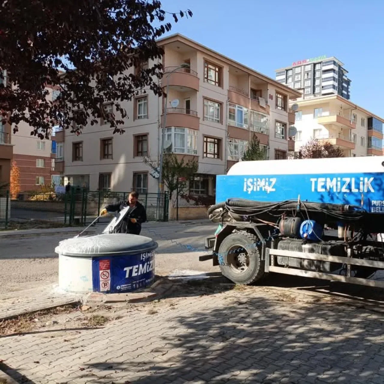 Pursaklar Belediyesi Çöp Konteynerlerini Sürekli Temiz Tutuyor Pursaklar Belediyesi Çöp Konteynerlerini Sürekli Temiz Tutuyor
