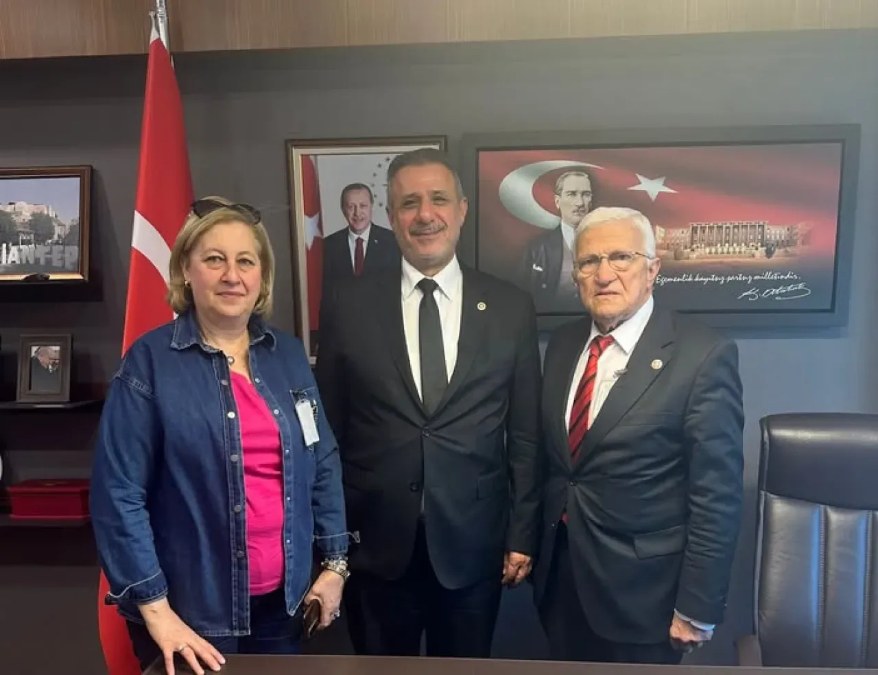 AK Partili Milletvekili Öğretmeni Mecliste Ağırladı AK Partili Milletvekili Öğretmeni Mecliste Ağırladı