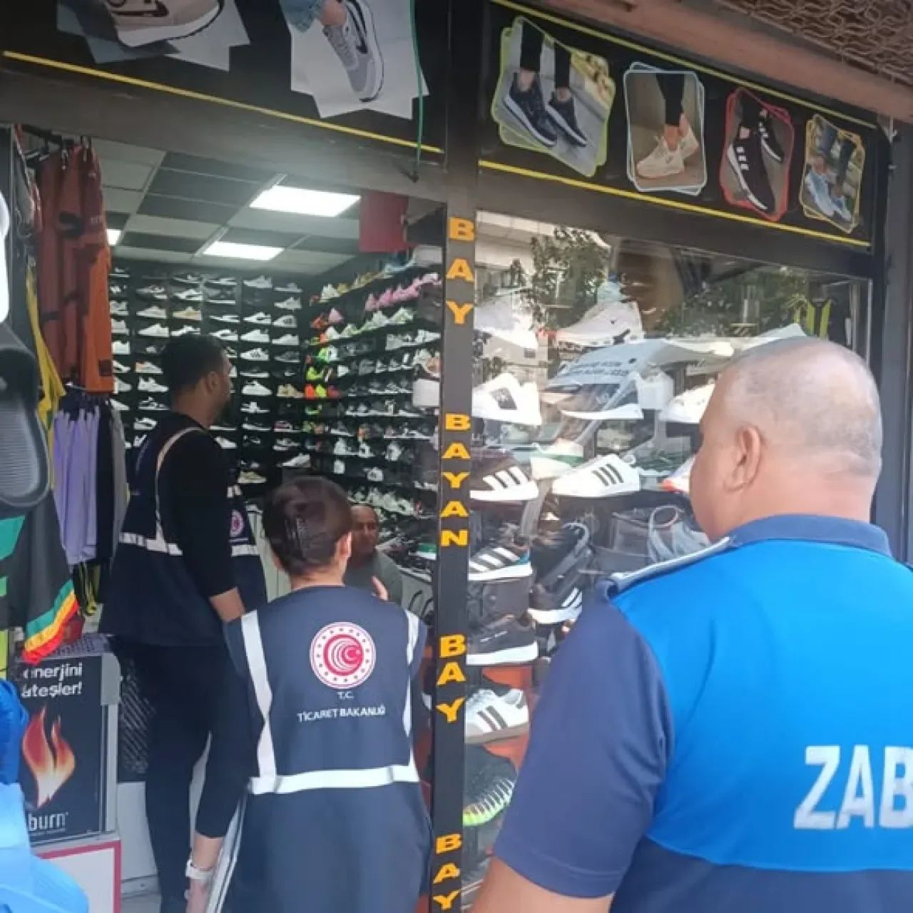 Nizip'te Tüketici Haklarını Koruma Denetimi: Etiket ve Kasa Fiyatları Kontrol Altında Nizip'te Tüketici Haklarını Koruma Denetimi: Etiket ve Kasa Fiyatları Kontrol Altında