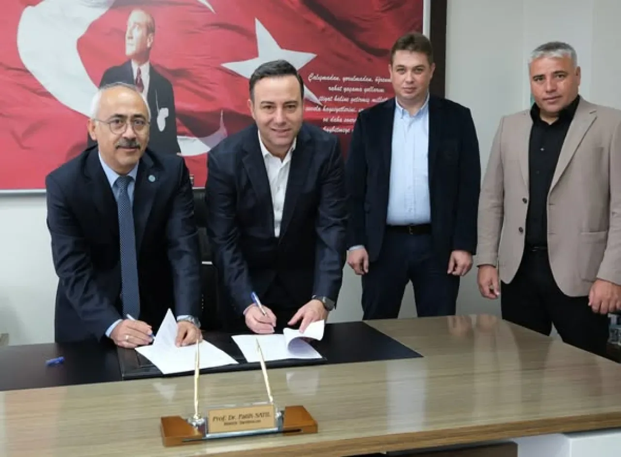 Balıkesir Üniversitesi ile Kula Yağ ve Emek Yem Arasında Eğitim-Üretim İş Birliği Protokolü İmzalandı Balıkesir Üniversitesi ile Kula Yağ ve Emek Yem Arasında Eğitim-Üretim İş Birliği Protokolü İmzalandı