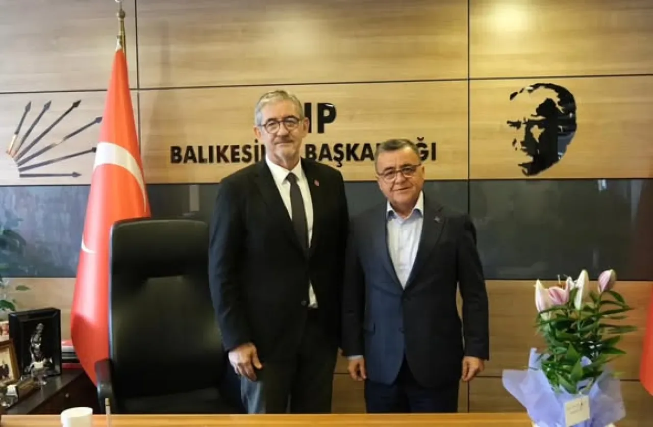 CHP'li Belediye Başkanı ve Ekiplerinden İl Başkanlığına Ziyaret CHP'li Belediye Başkanı ve Ekiplerinden İl Başkanlığına Ziyaret