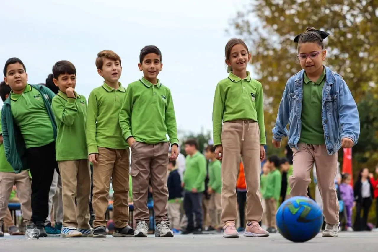 İstanbul'da Spor Her Yerde: Okul Bahçeleri, Sokaklar ve Sahalar Hareketleniyor İstanbul'da Spor Her Yerde: Okul Bahçeleri, Sokaklar ve Sahalar Hareketleniyor