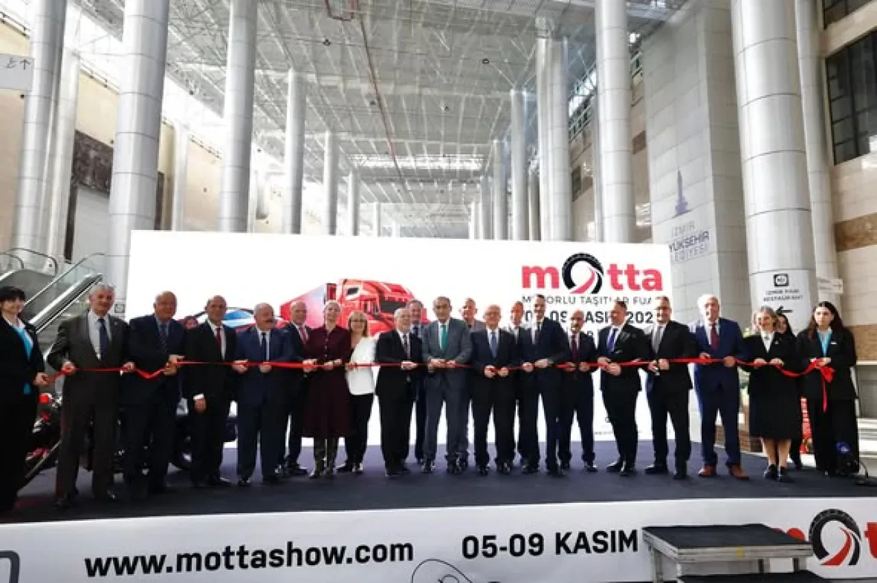 İzmir'de Motorlu Taşıtlar Fuarı Yoğun İlgi Görüyor İzmir'de Motorlu Taşıtlar Fuarı Yoğun İlgi Görüyor