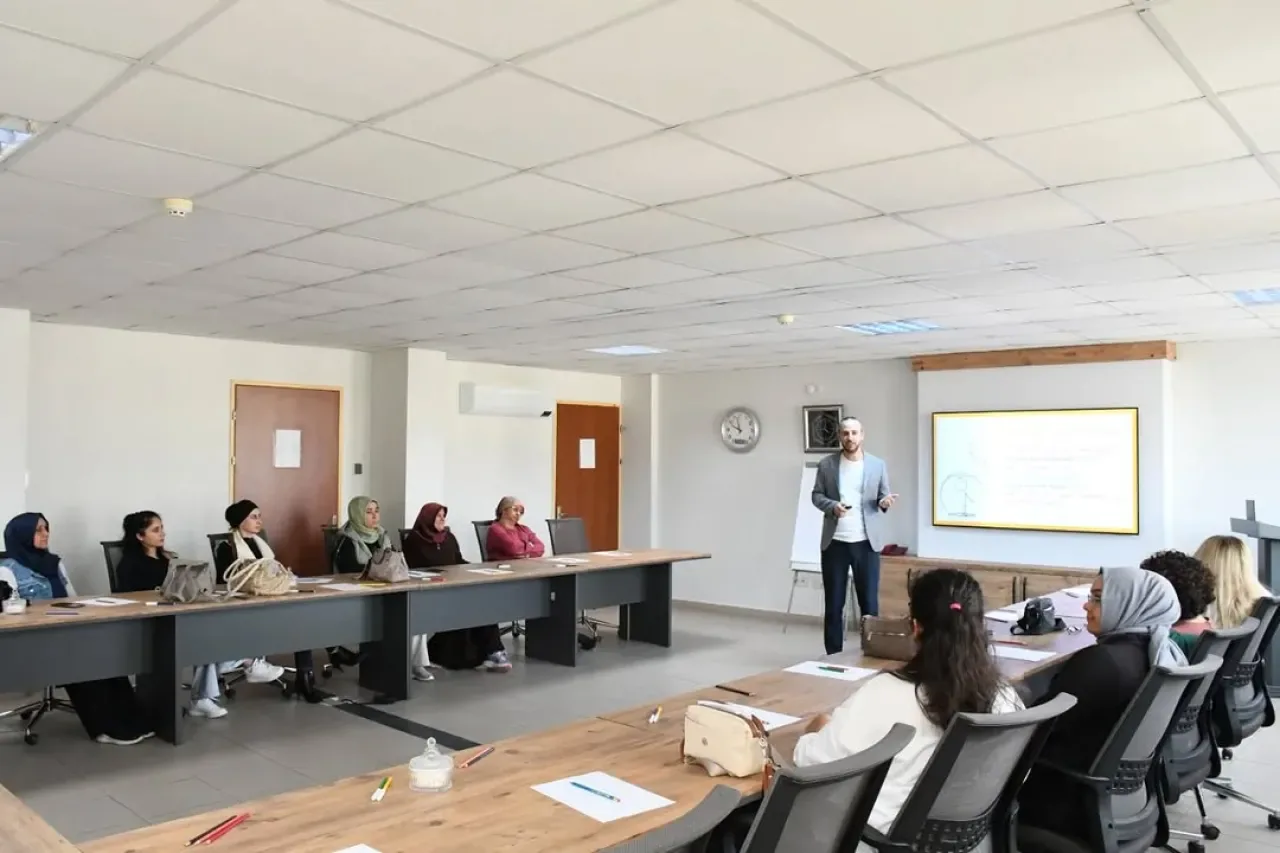 Aile ve Sosyal Hizmetler Antalya İl Müdürlüğü, Bakım Personeline Yönelik Eğitim Programını Sürdürüyor Aile ve Sosyal Hizmetler Antalya İl Müdürlüğü, Bakım Personeline Yönelik Eğitim Programını Sürdürüyor