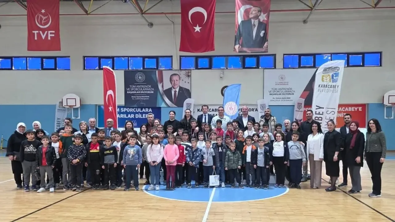 Karacabey'de 10 Kasım Satranç Turnuvası: 70 Öğrenci Kıyasıya Yarıştı Karacabey'de 10 Kasım Satranç Turnuvası: 70 Öğrenci Kıyasıya Yarıştı