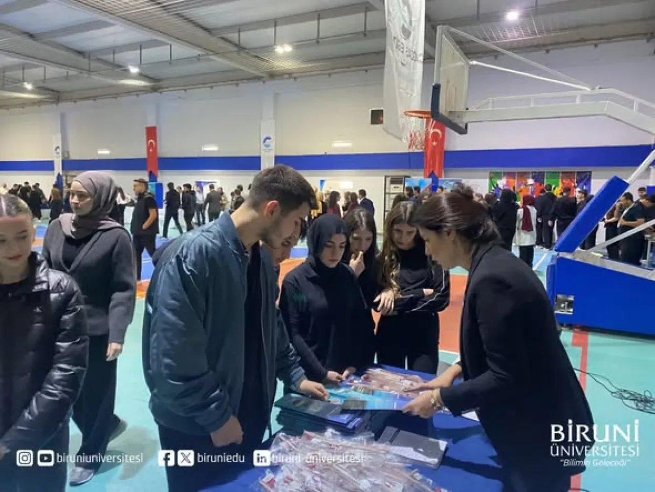 Biruni Üniversitesi İzmir'de Liselerle Kariyer Buluşmaları Gerçekleştirdi Biruni Üniversitesi İzmir'de Liselerle Kariyer Buluşmaları Gerçekleştirdi
