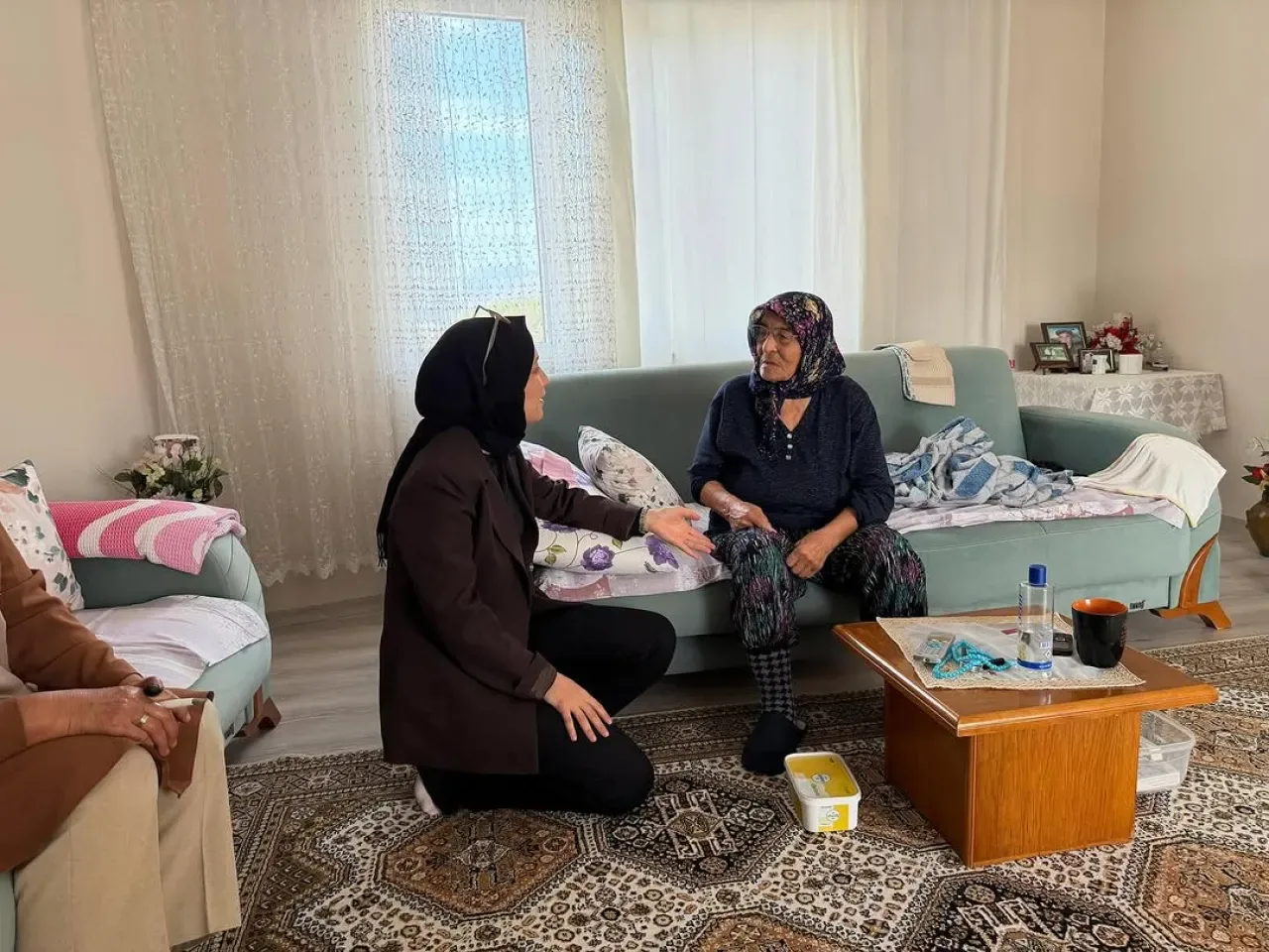 AK Parti Serik İlçe Teşkilatı Orta Mahalle'de Vatandaşla Buluştu AK Parti Serik İlçe Teşkilatı Orta Mahalle'de Vatandaşla Buluştu
