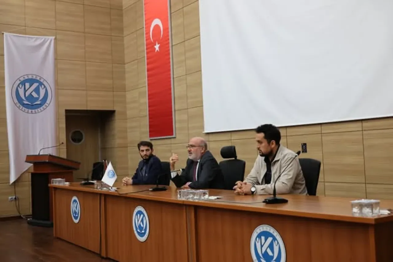 Kayseri Üniversitesi'nde Yeni Fakültenin Öğrencileri ile Rektör Buluşması Kayseri Üniversitesi'nde Yeni Fakültenin Öğrencileri ile Rektör Buluşması