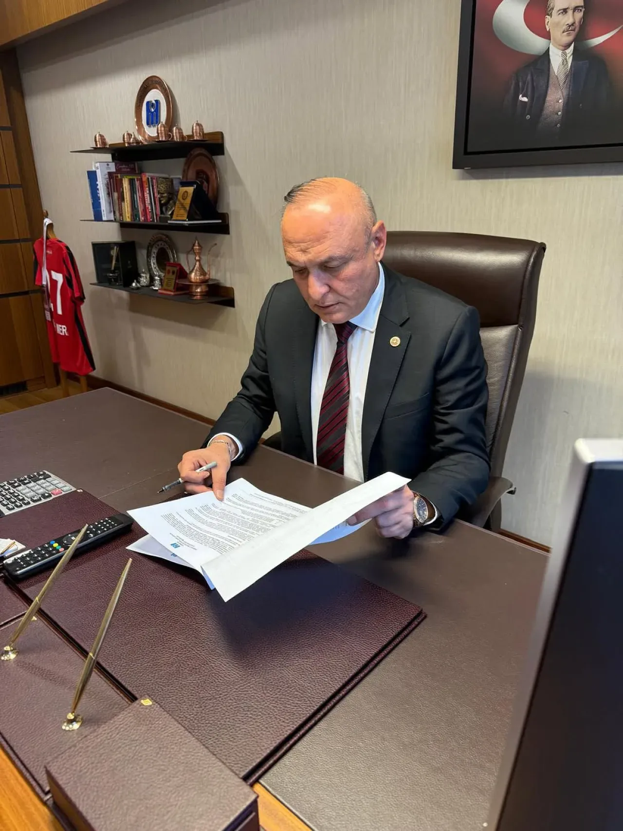 Kademeli Emeklilik Yasası İçin Çağrı: "17 Yıl Fark Zulümdür" Kademeli Emeklilik Yasası İçin Çağrı: "17 Yıl Fark Zulümdür"