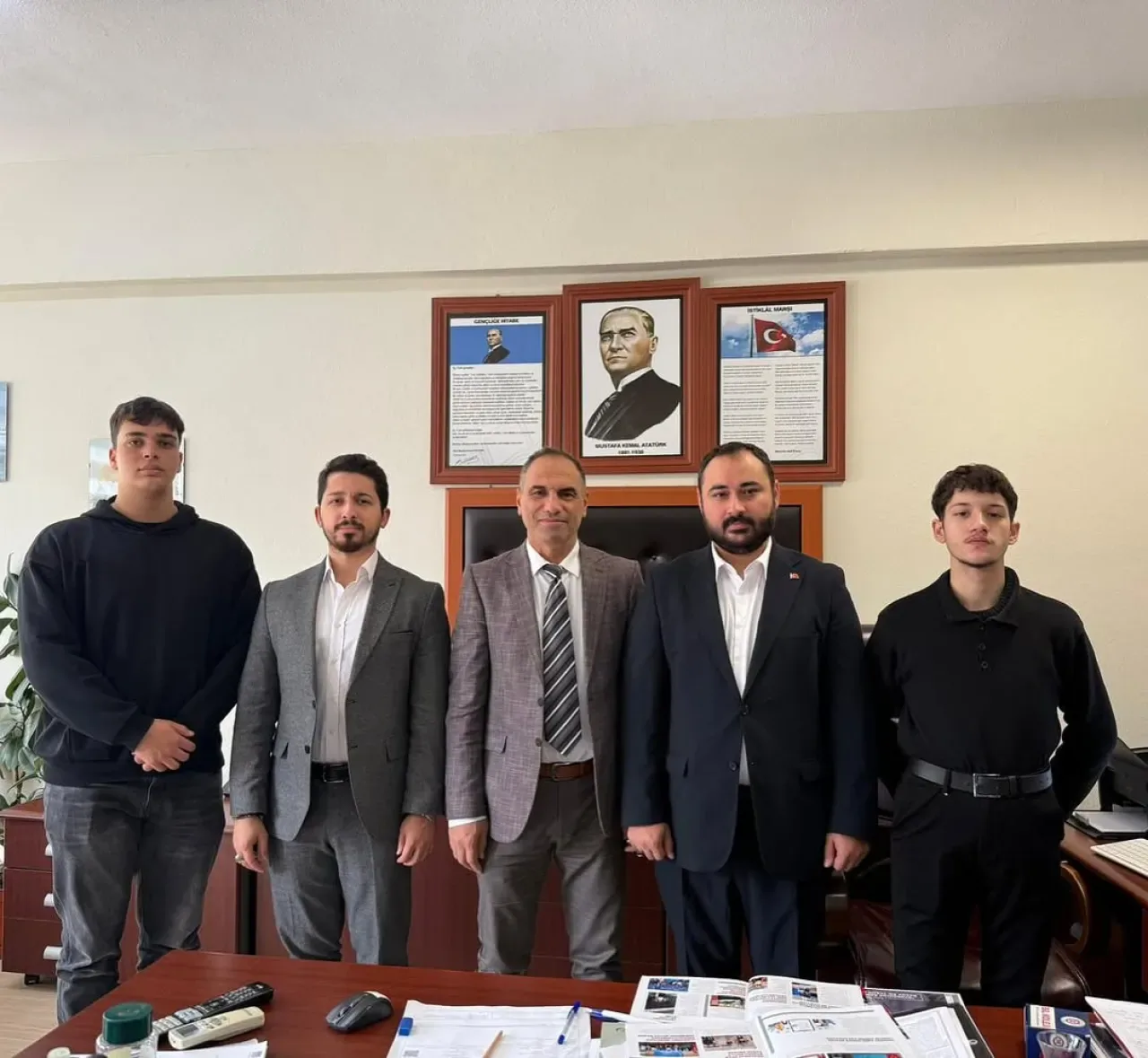AK Gençlik Avcılar'dan Okul Ziyaretleri AK Gençlik Avcılar'dan Okul Ziyaretleri