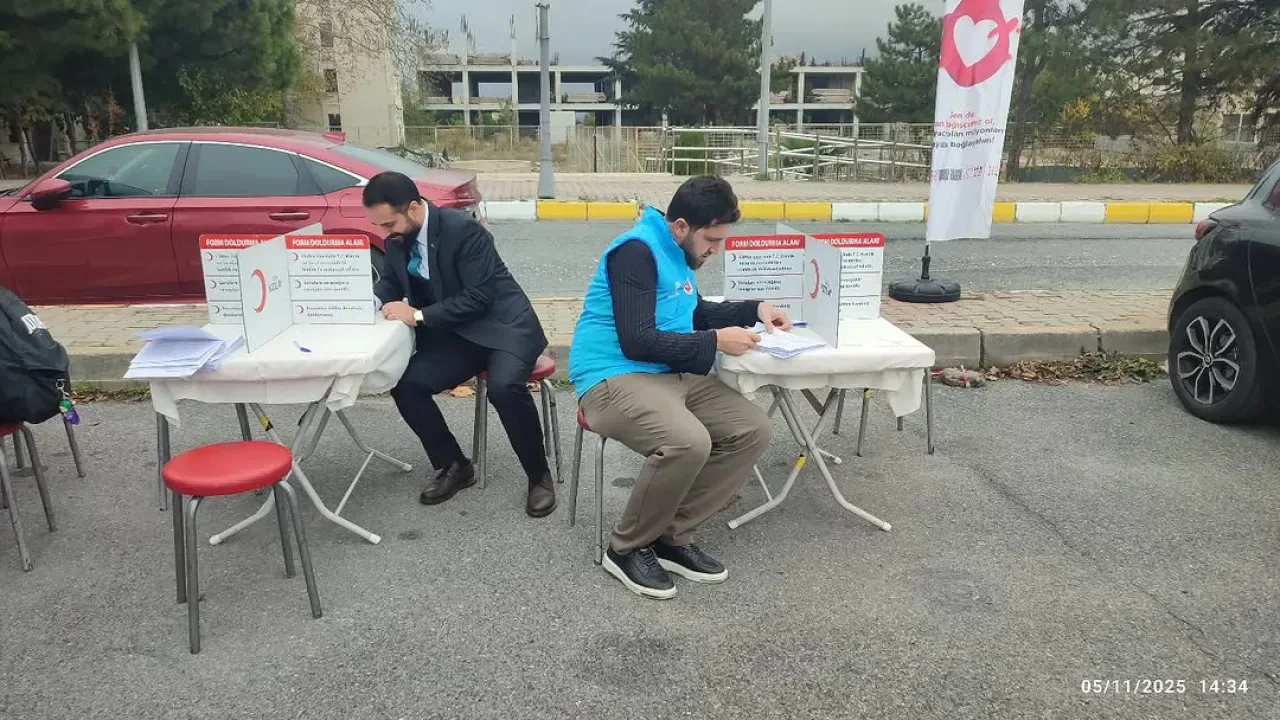 Avcılar Müftülüğü Personeli Kızılay için Kan Bağışladı Avcılar Müftülüğü Personeli Kızılay için Kan Bağışladı