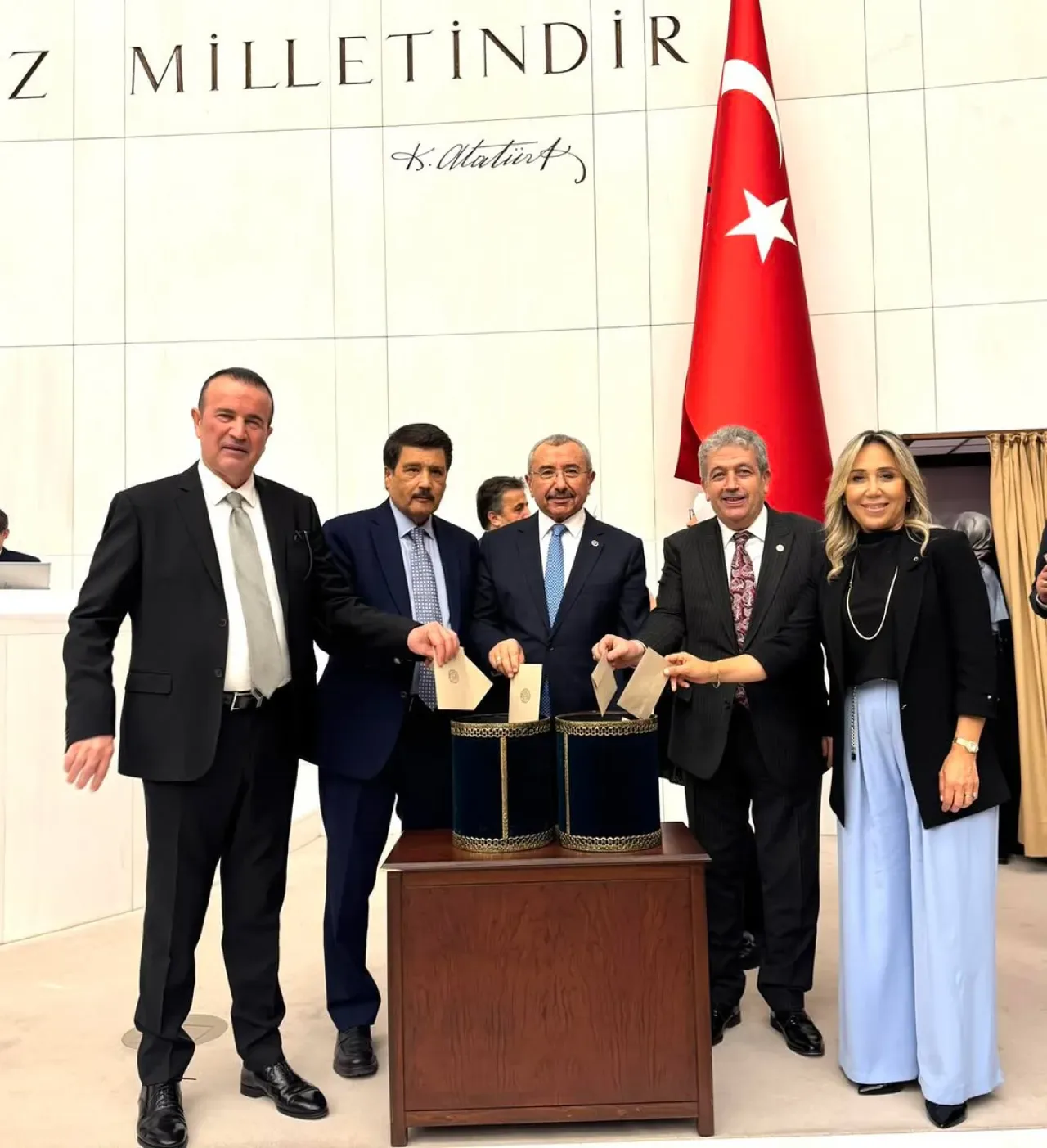 AK Partili İsmail Erdem HSK Üyeliği İçin Oy Kullandı AK Partili İsmail Erdem HSK Üyeliği İçin Oy Kullandı